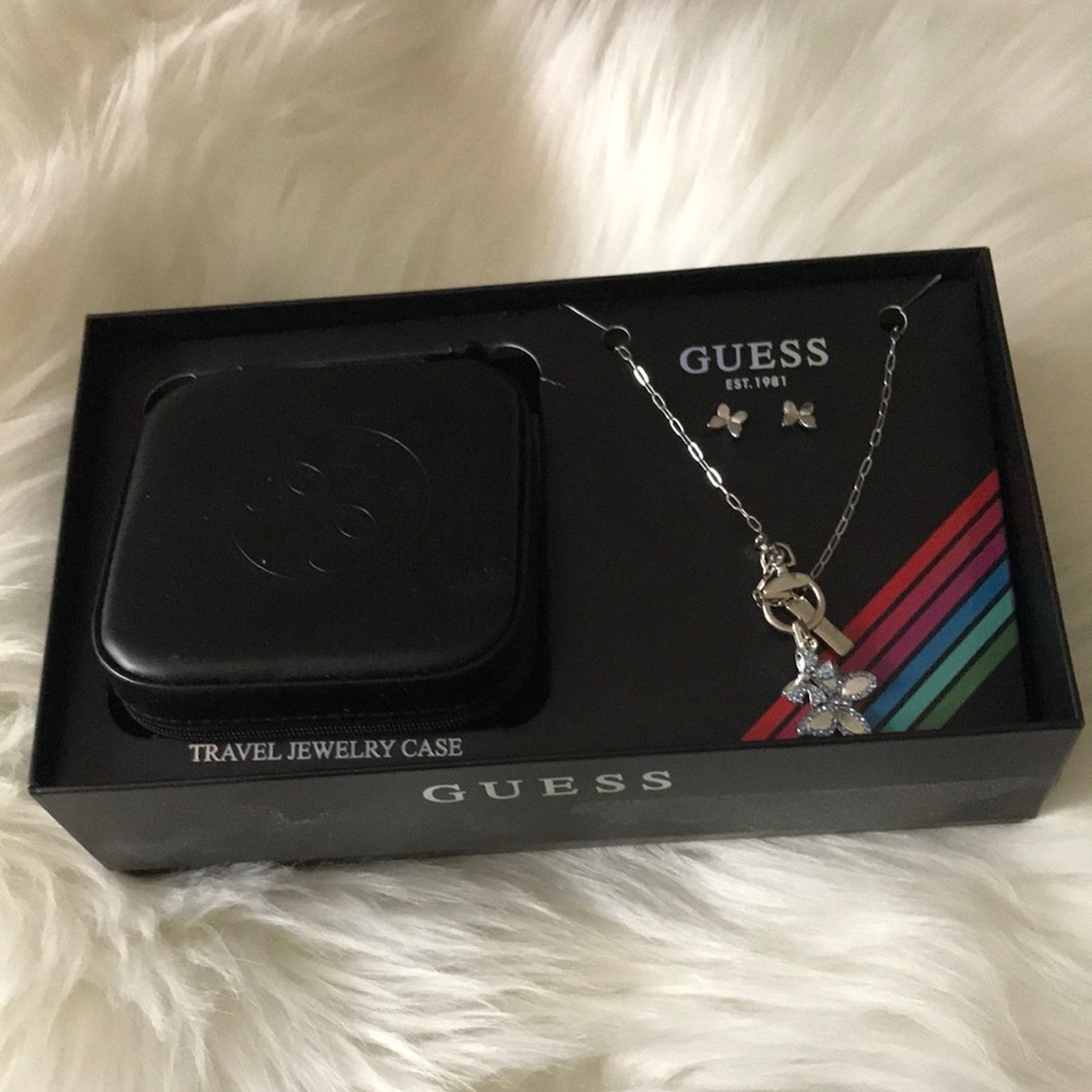 NWT Guess Silver color  Necklace and Earring Set